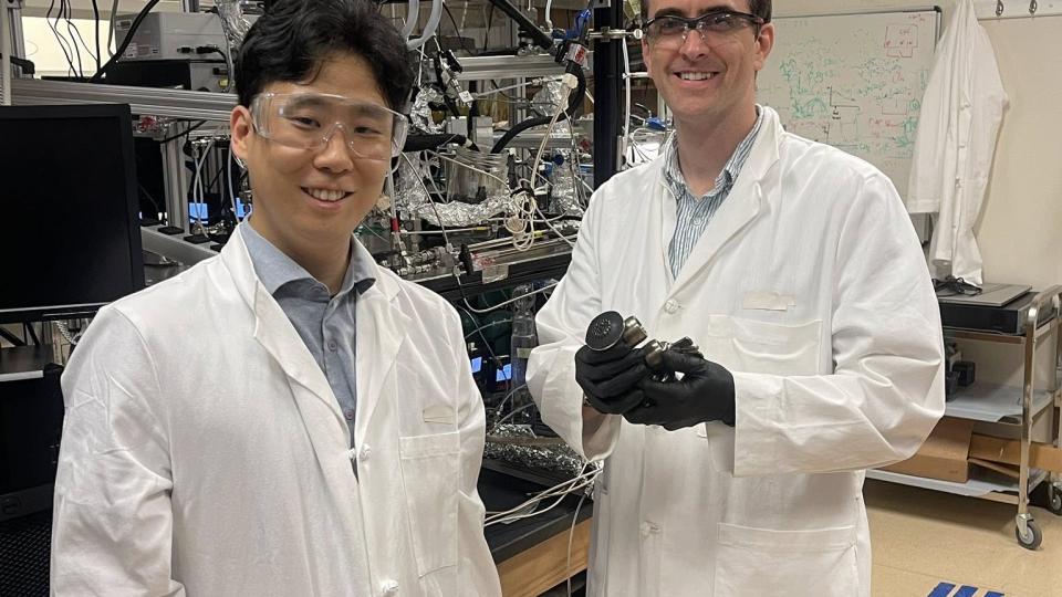 <p>Postdoctoral researcher Seo-Yul Kim and Professor Ryan Lively of Georgia Tech's School of Chemical and Biomolecular Engineering</p> Seo-Yul Kim and Ryan Lively